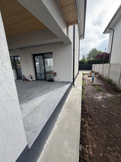 Casă cu 4 camere cu Teren 450 Mp în Olteni