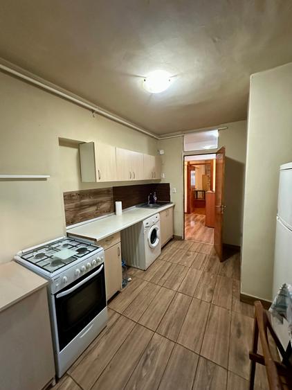 Apartament cu 3 camere decomandat în Tei