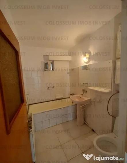Apartament cu 3 camere decomandat în Centrul Civic