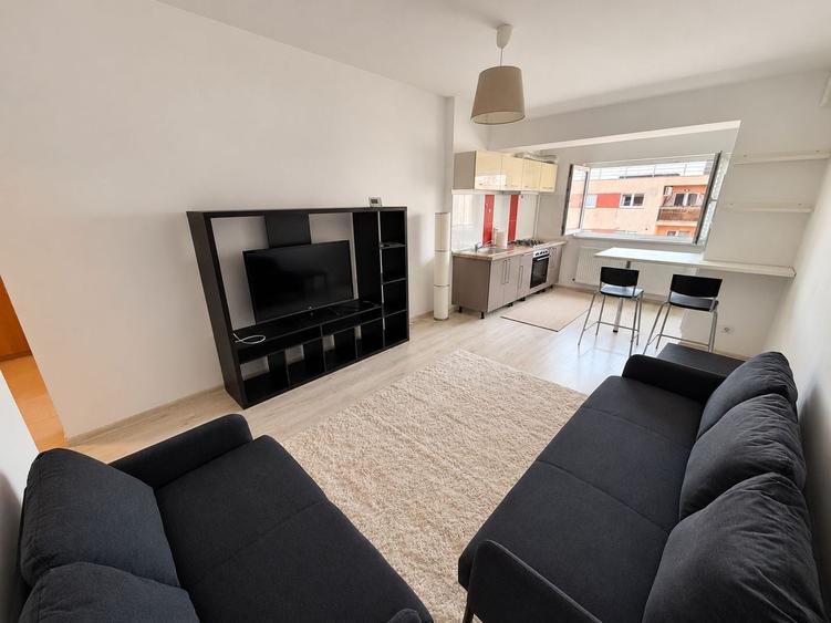 Apartament cu 2 camere semidecomandat, mobilat în Titan
