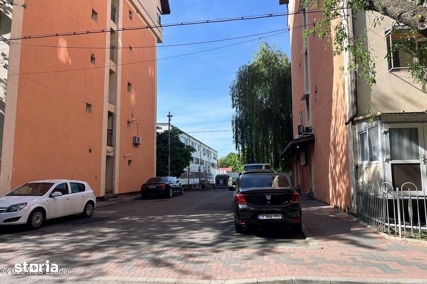 Apartament cu 3 camere, mobilat în Vitan