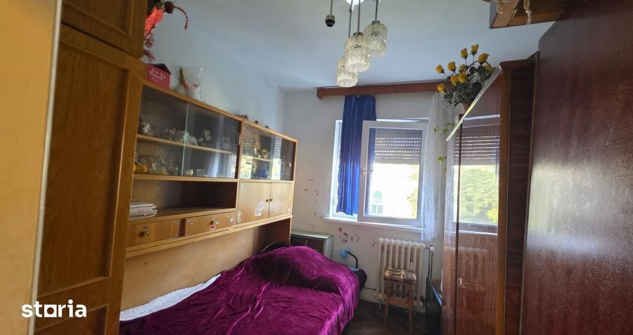Apartament cu 4 camere semidecomandat în Circumvalațiunii