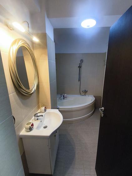 Apartament cu 3 camere decomandat în Dobroești