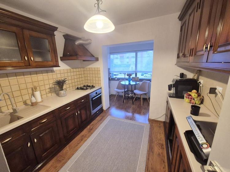 Apartament cu 3 camere decomandat în Ampoi 3