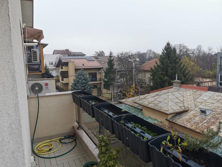 Apartament cu 4 camere decomandat, mobilat în Dămăroaia