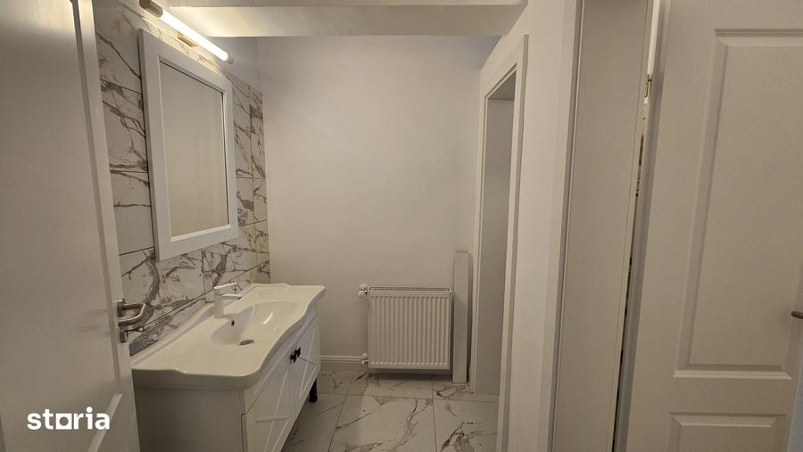 Casă cu Teren 2300 Mp în Sărărie