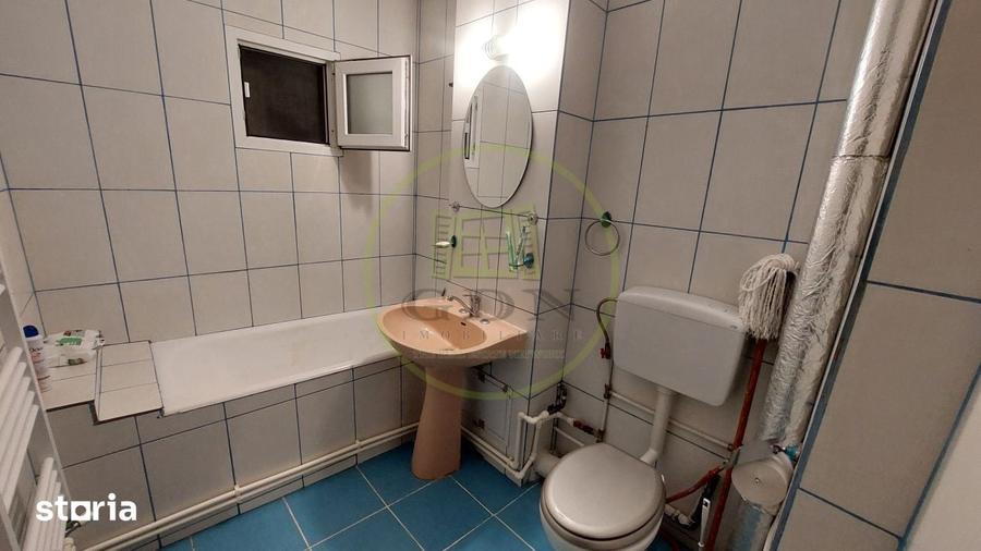 Apartament cu 3 camere decomandat în Rovine