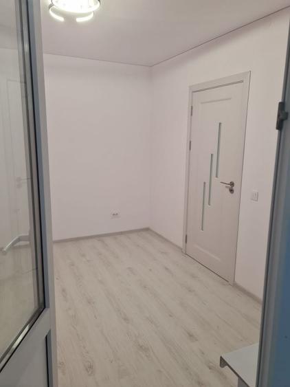 Apartament cu 3 camere semidecomandat în Micro 19