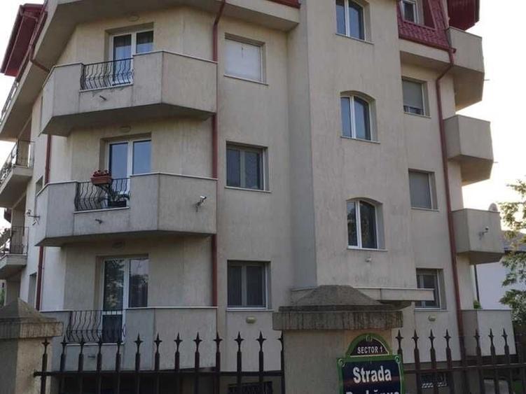 Apartament cu 4 camere decomandat în Odăile