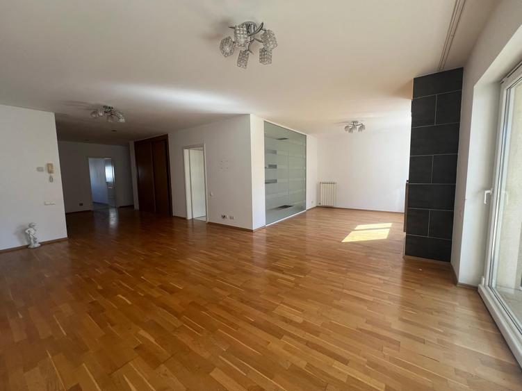 Apartament cu 3 camere decomandat în Pipera