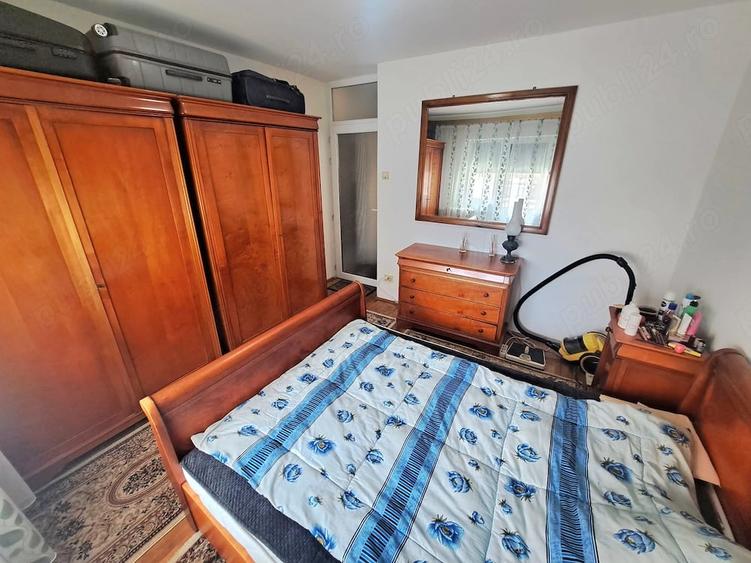 Apartament cu 3 camere decomandat în Intim