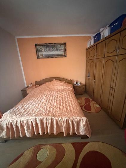 Apartament cu 3 camere decomandat în Florești