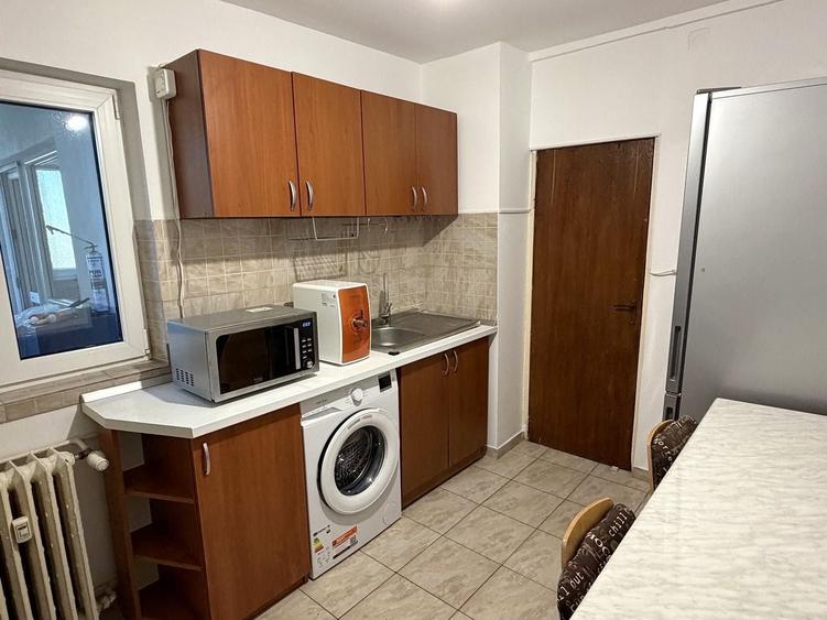 Apartament cu 2 camere semidecomandat în Banu Manta