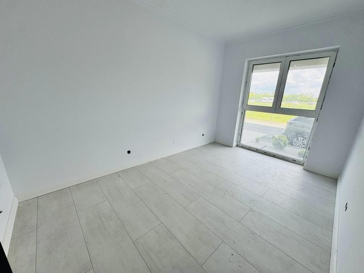 Apartament cu 4 camere semidecomandat în Florești