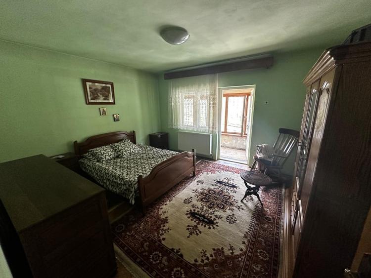 Apartament cu 3 camere decomandat, mobilat în Calea București