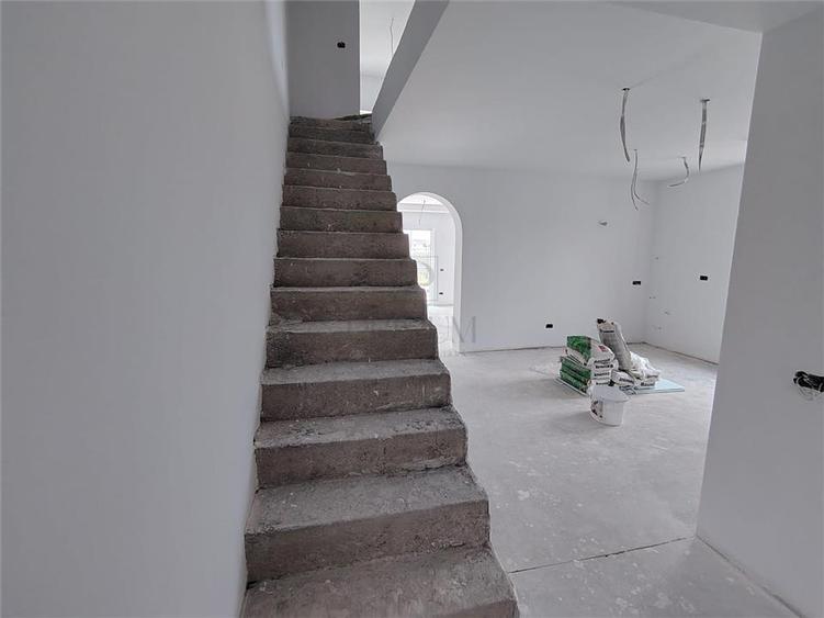 Duplex cu 5 camere cu Canalizare în Moșnița Nouă