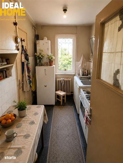 Apartament cu 3 camere semidecomandat în Socola