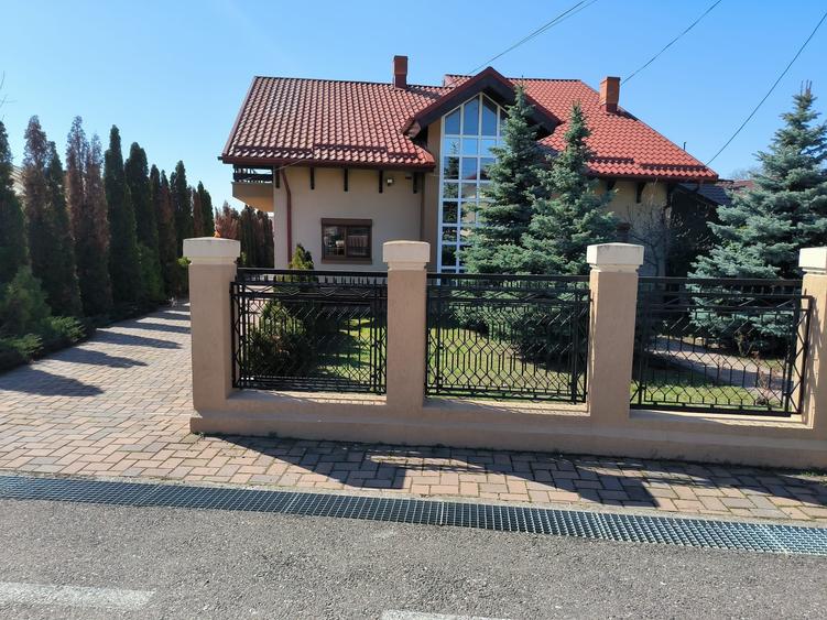 Casă cu 6 camere cu Canalizare în Păulești
