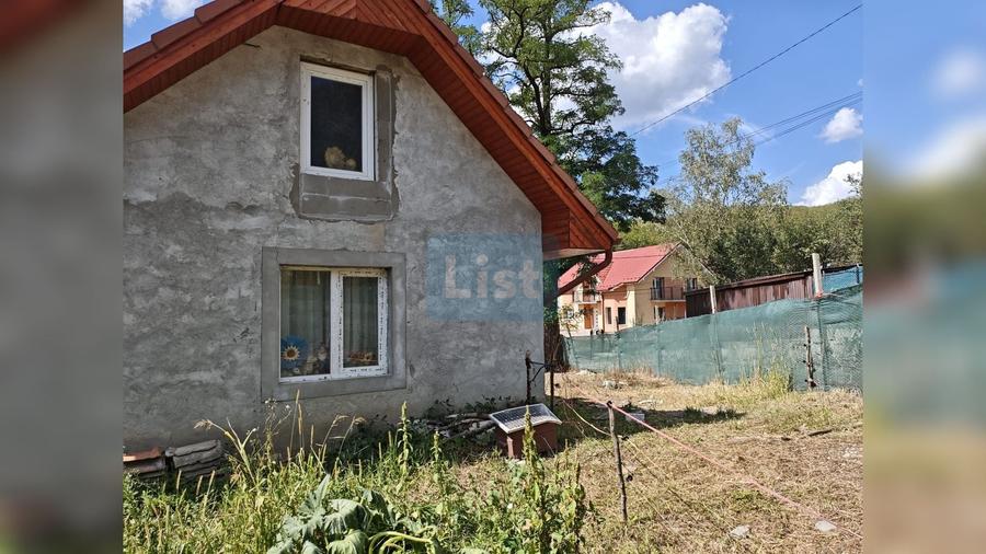 Casă cu 2 camere cu Teren 1457 Mp în Vest