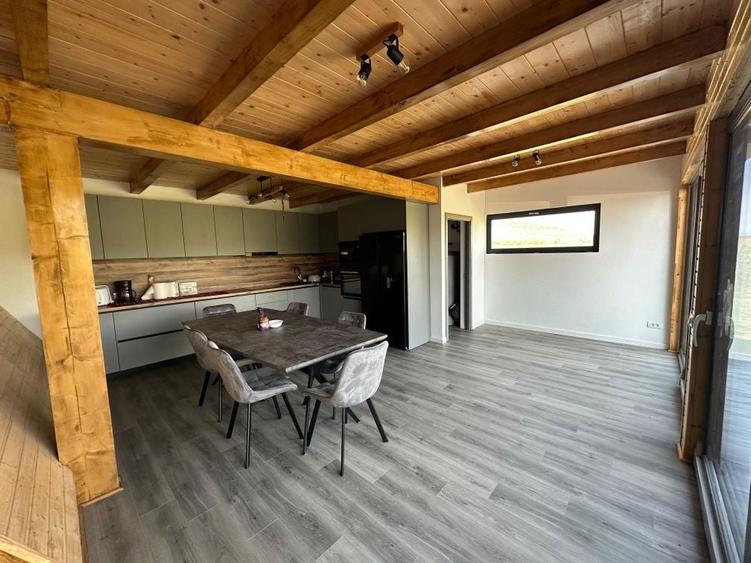 Casă cu 3 camere cu Teren 1000 Mp în Central