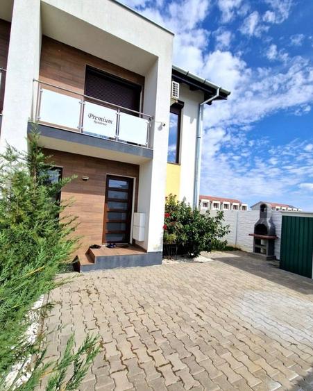 Duplex cu 3 camere cu Canalizare în Giroc