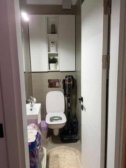 Apartament cu 3 camere decomandat în Sisești