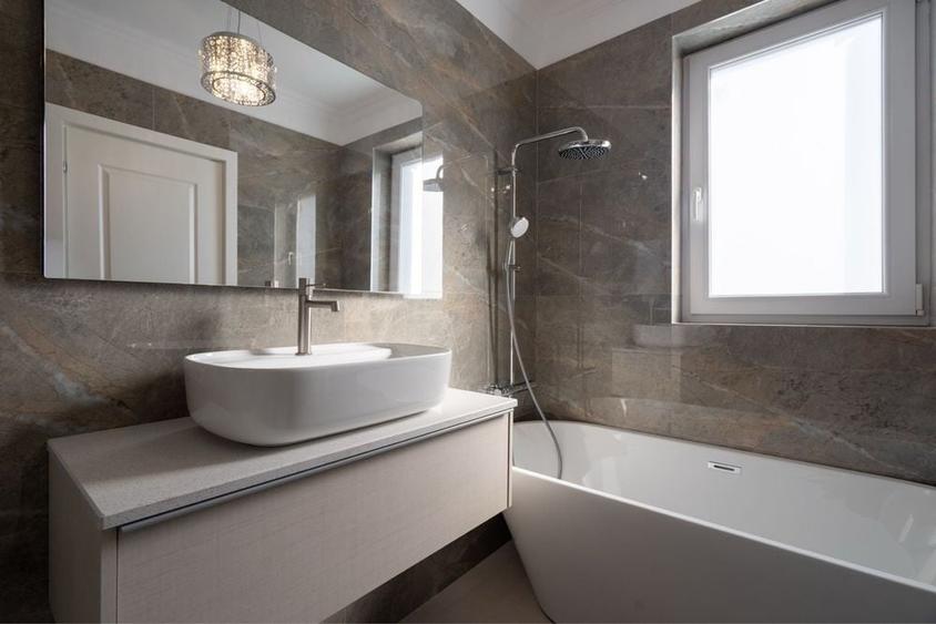 Apartament cu 3 camere decomandat în Bucur Obor