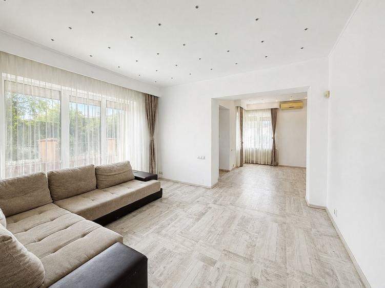 Casă individuală cu 4 camere cu Teren 234 Mp în Central