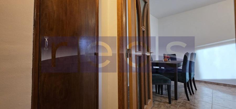 Apartament cu 4 camere semidecomandat, mobilat în Tineretului