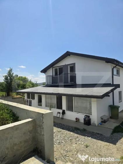 Casă cu 4 camere cu Teren 1458 Mp în Central