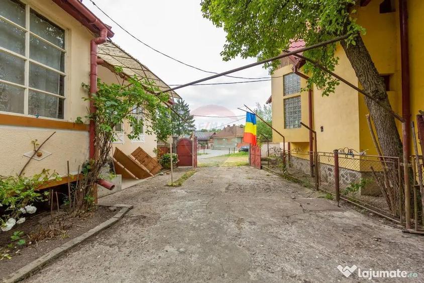 Casă cu 5 camere cu Teren 378 Mp în Purcăreni