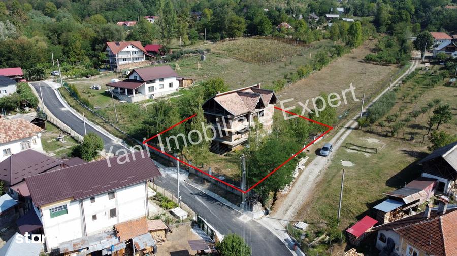 Casă cu 4 camere cu Teren 1000 Mp în Valea Danului