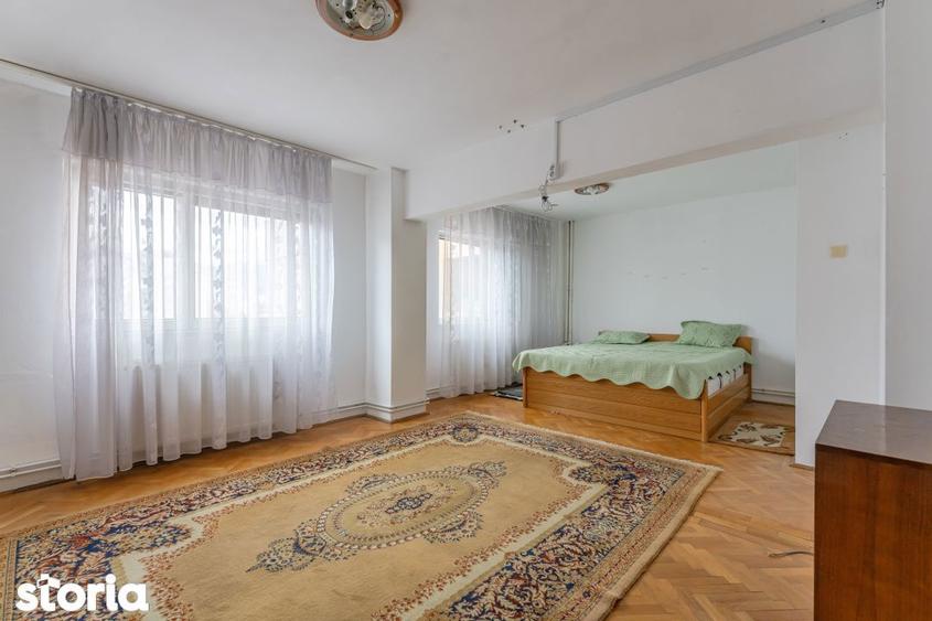 Apartament cu 5 camere decomandat, mobilat în Hărmanului