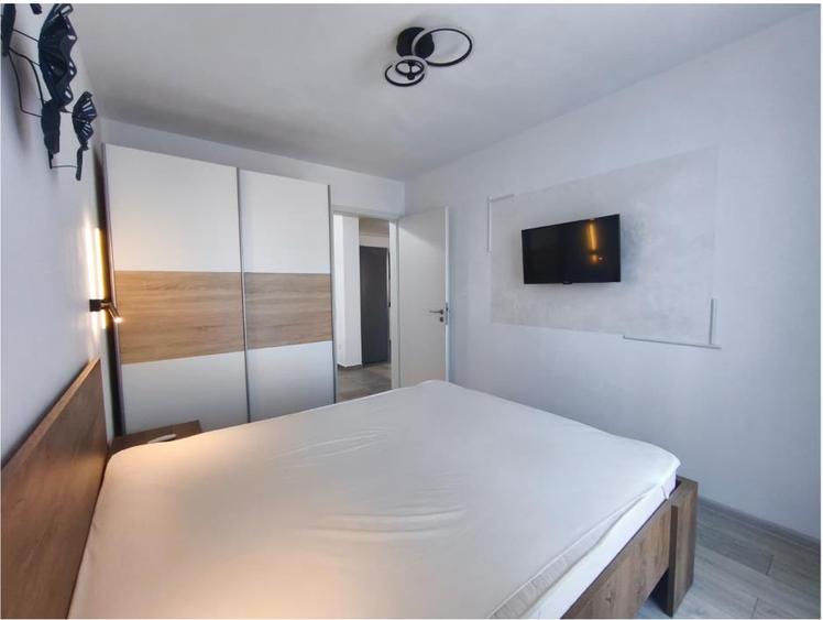 Apartament cu 2 camere semidecomandat, mobilat în Tractorul
