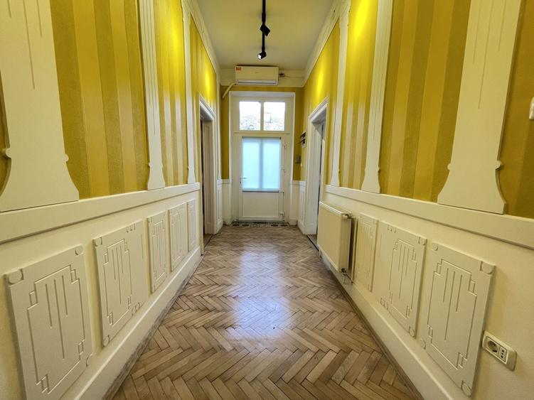 Apartament cu 4 camere decomandat, mobilat în Sinaia