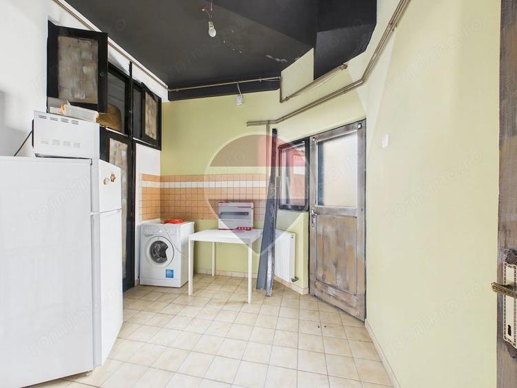 Apartament cu 3 camere decomandat în Romană