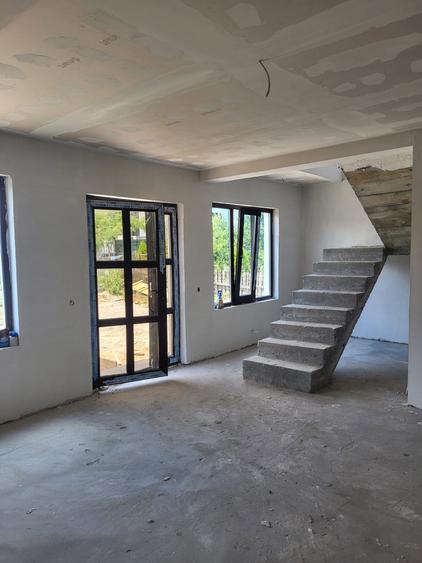 Casă individuală cu 5 camere cu Teren 200 Mp în Lumina