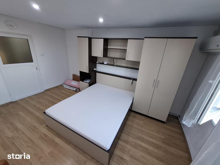 Garsoniera renovata zona Far - 2