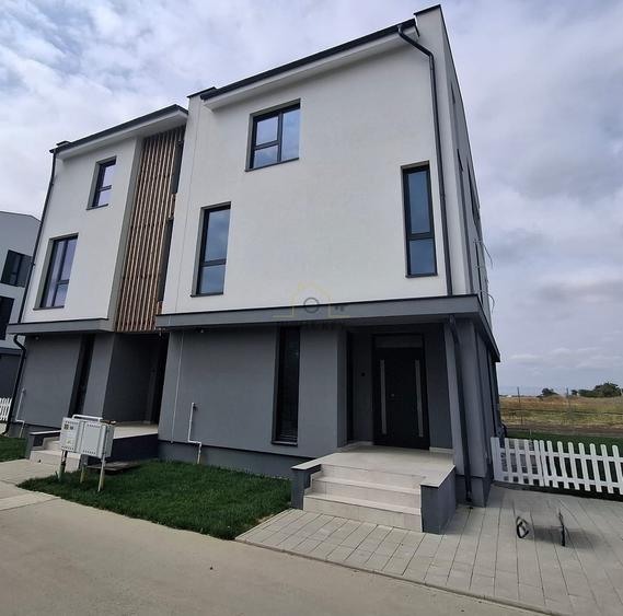Duplex cu 5 camere cu Canalizare în Otopeni
