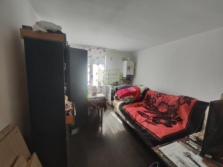 Casă individuală cu 3 camere cu Canalizare în Bariera Vâlcii