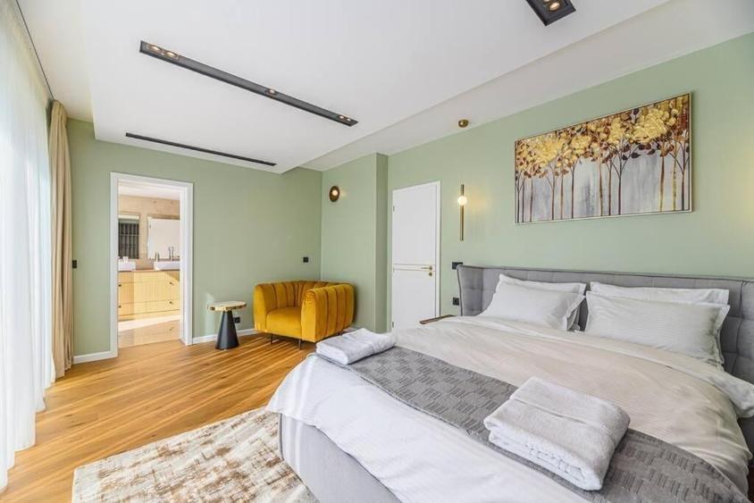 Apartament cu 3 camere decomandat, mobilat în Poiana Brașov