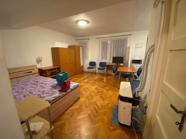 Garsonieră decomandată în Central