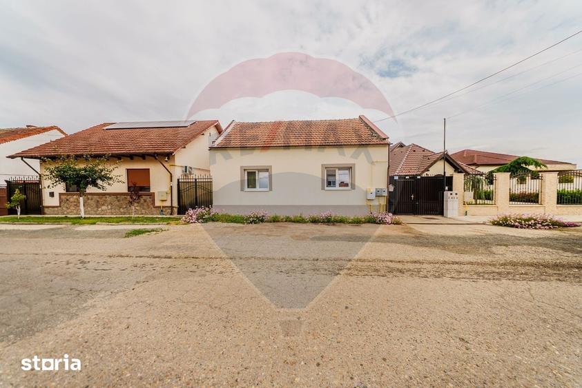 Casă cu 2 camere cu Teren 100 Mp în Pârneava