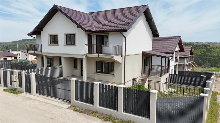 Duplex cu 4 camere cu Canalizare în Valea Lupului