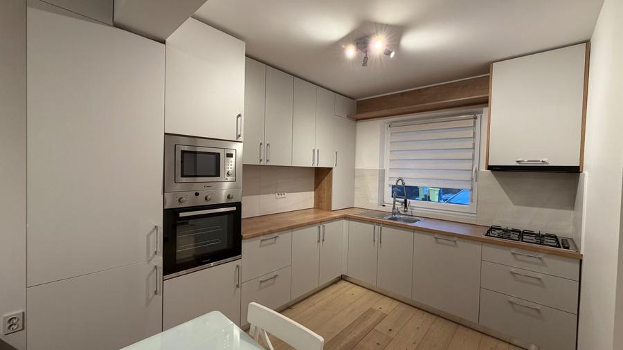 Casă cu 3 camere cu Teren 300 Mp în Central
