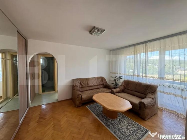 Apartament cu 3 camere semidecomandat în Central