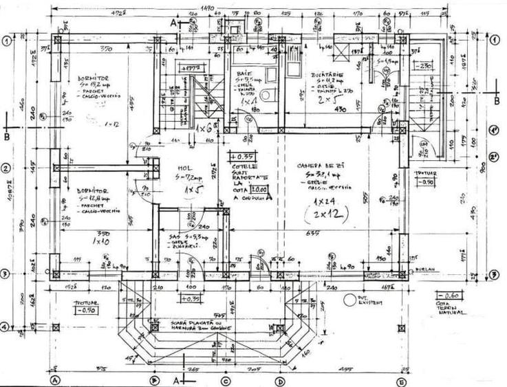 Casă cu 10 camere cu Teren 437 Mp în Central