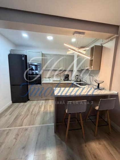 Apartament cu 3 camere decomandat, mobilat în Florești
