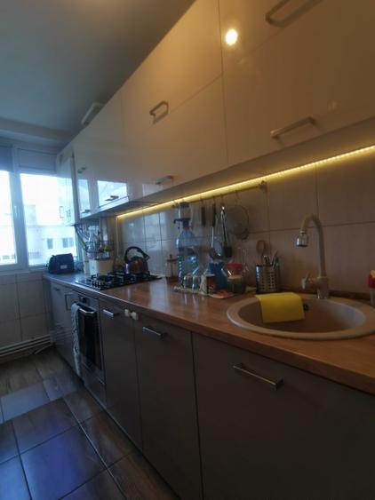 Apartament cu 3 camere semidecomandat în Central