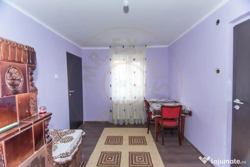 Casă cu 3 camere cu Teren 1000 Mp în Văcarea